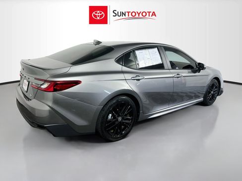 Used 2025 Toyota Camry SE FWD image 4