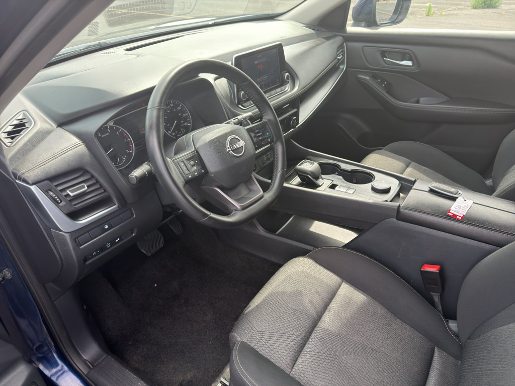 Used 2025 Nissan Rogue SV AWD/4WD image 10