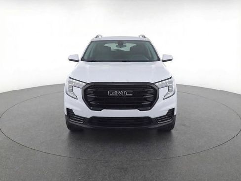Used 2022 GMC Terrain SLE w/ Driver Convenience Package FWD image 2