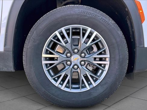 Certified 2025 Chevrolet Traverse LT image 12