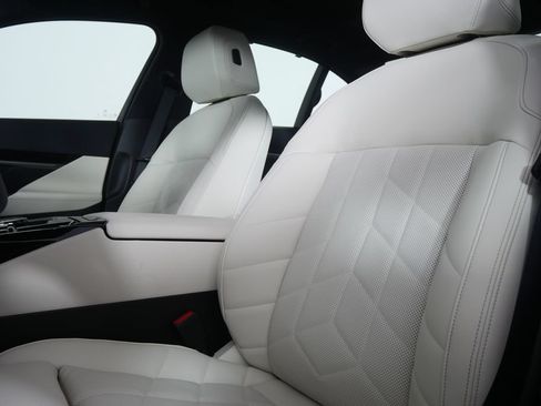 Used 2026 BMW 530i w/ Executive Package RWD image 11