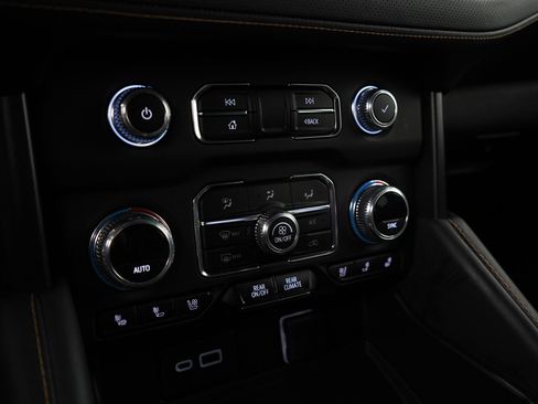 Used 2023 GMC Yukon XL AT4 w/ AT4 Premium Package image 23