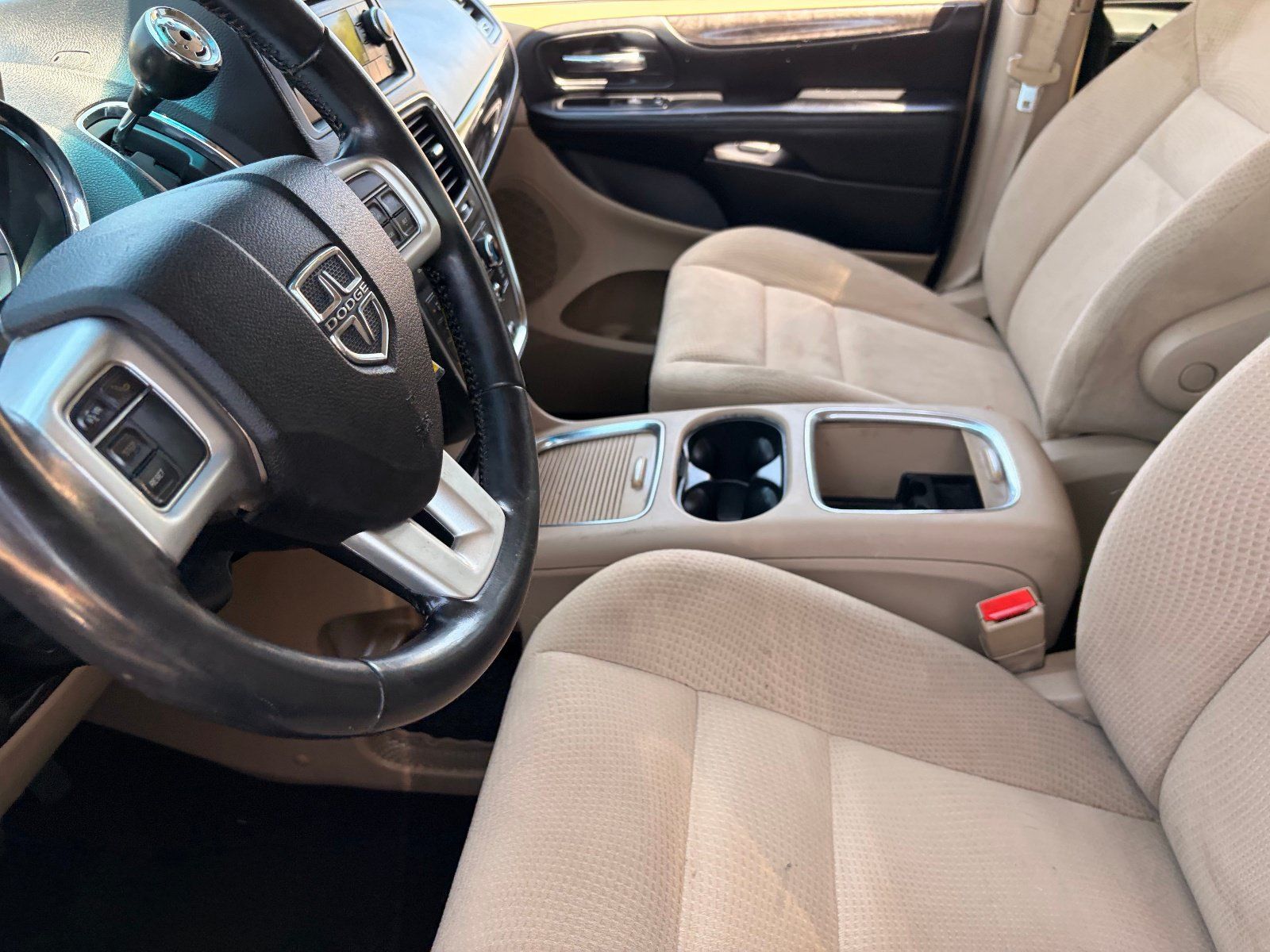 Used 2015 Dodge Grand Caravan SXT w/ UConnect Hands-Free Group FWD image 15