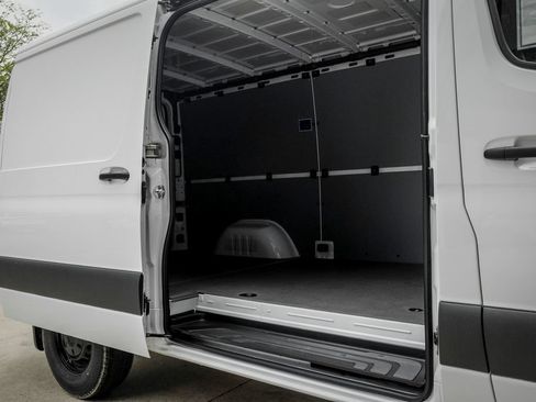Used 2026 Mercedes-Benz Sprinter 2500 image 10