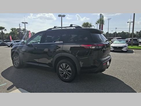 Used 2024 Nissan Pathfinder SV w/ SV Premium Package FWD image 27