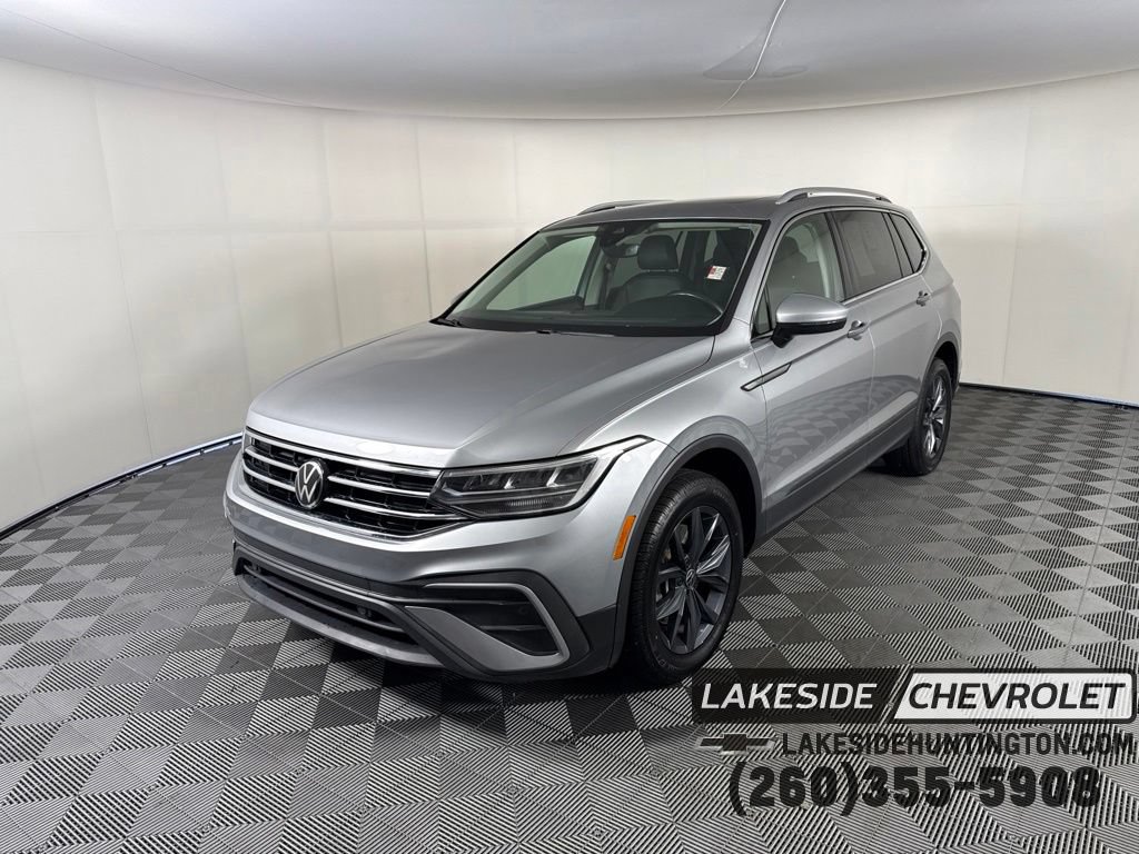 Used 2023 Volkswagen Tiguan SE AWD/4WD image 1