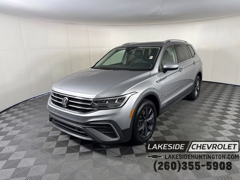 Used 2023 Volkswagen Tiguan SE AWD/4WD image 1