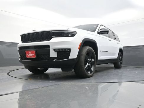 Used 2025 Jeep Grand Cherokee L Limited w/ Black Appearance Package AWD/4WD image 33