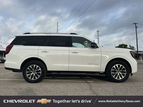 Used 2025 Ford Expedition Platinum image 2