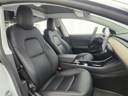 Used 2020 Tesla Model 3 Standard Range Plus RWD image 19