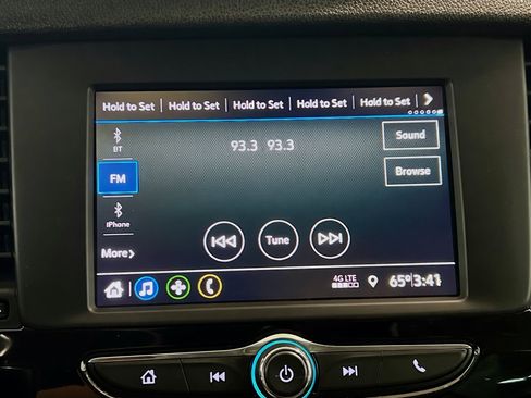Used 2022 Buick Encore Preferred w/ Safety Package FWD image 9