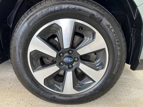 Used 2018 Subaru Forester 2.5i Premium w/ All-Weather Package AWD/4WD image 5