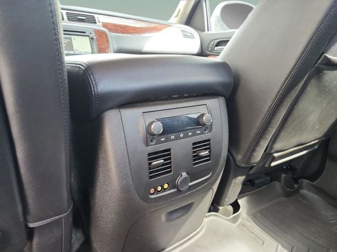 Used 2013 Chevrolet Avalanche LTZ image 31