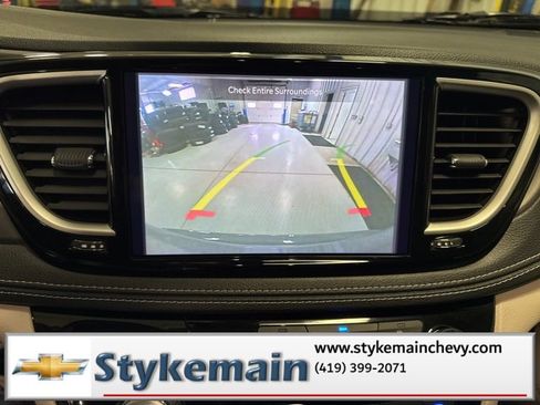 Used 2022 Chrysler Pacifica Touring-L image 40