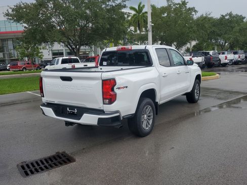 Used 2024 Chevrolet Colorado LT w/ LT Convenience Package image 8