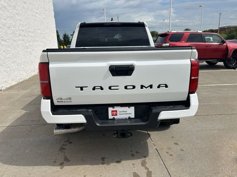 Certified 2025 Toyota Tacoma SR5 AWD/4WD image 5