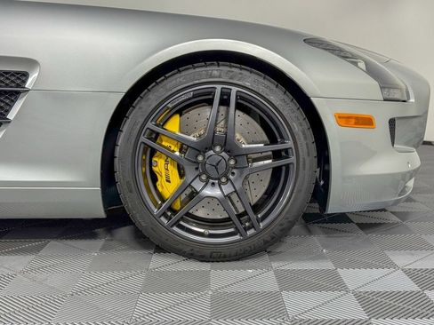 Used 2011 Mercedes-Benz SLS AMG Coupe image 17