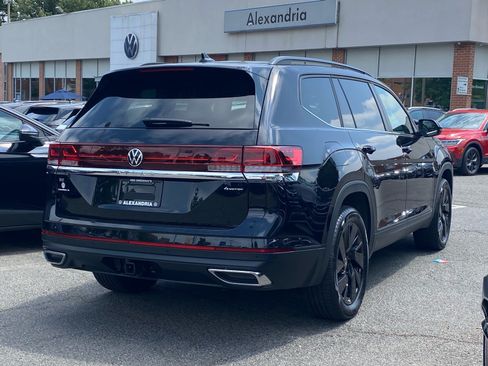 Certified 2026 Volkswagen Atlas SE w/ Panoramic Sunroof Package AWD/4WD image 3