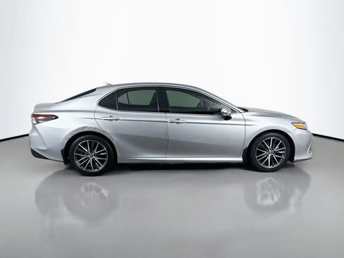 Used 2021 Toyota Camry XLE w/ Navigation Package FWD image 4