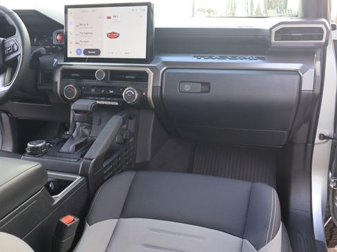 Used 2025 Toyota Tacoma TRD Sport image 33