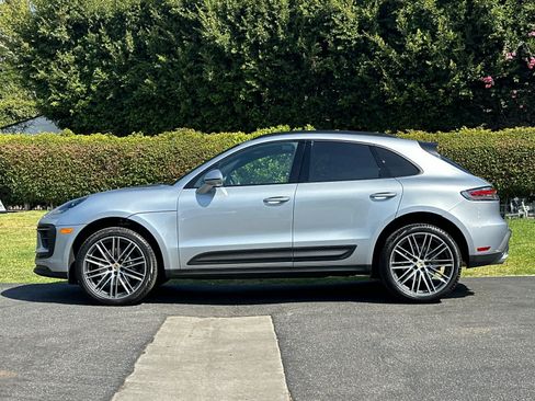 Used 2026 Porsche Macan AWD/4WD image 2