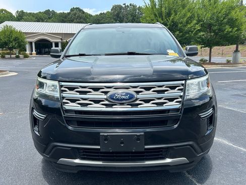 Used 2018 Ford Explorer XLT AWD/4WD image 7