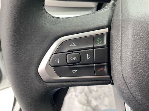 Used 2023 Jeep Compass Limited image 16