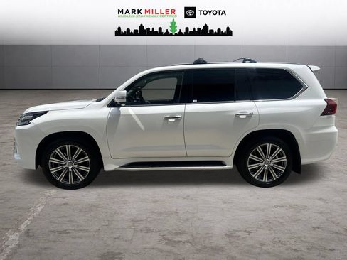 Used 2016 Lexus LX 570 4WD w/ Luxury Package image 2