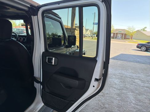 Used 2019 Jeep Wrangler Unlimited Sahara w/ Advanced Safety Group AWD/4WD image 5