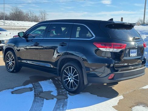 Used 2018 Toyota Highlander SE image 6