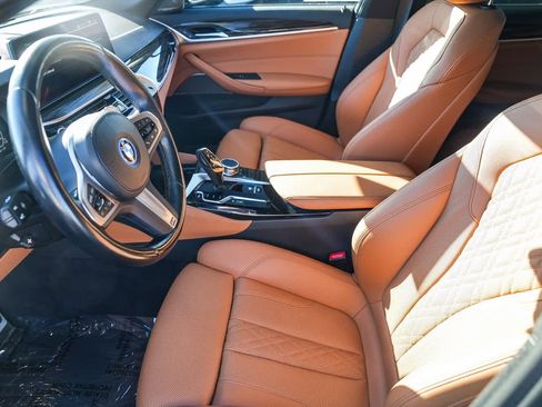 Used 2023 BMW 530e w/ M Sport Package image 17