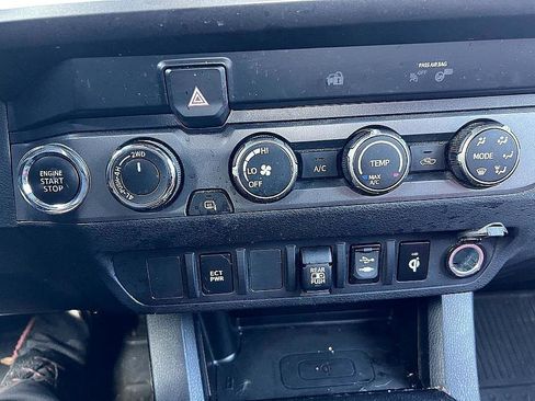 Used 2019 Toyota Tacoma TRD Off-Road image 14