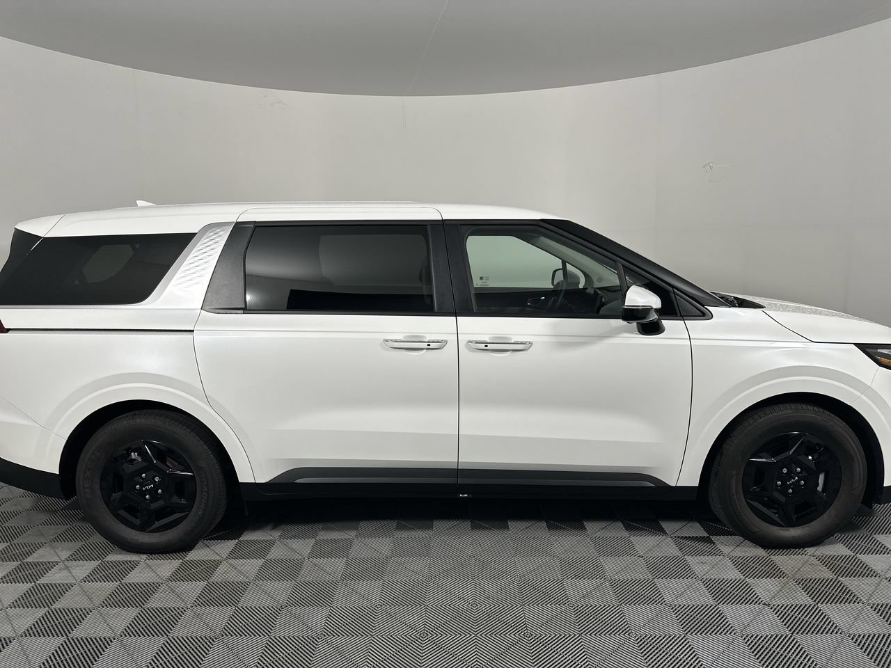 Certified 2026 Kia Carnival FWD image 18