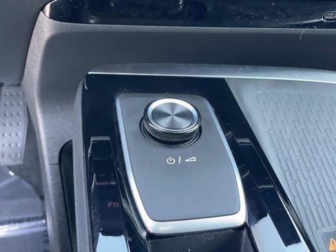 Used 2025 Buick Enclave Preferred FWD image 18