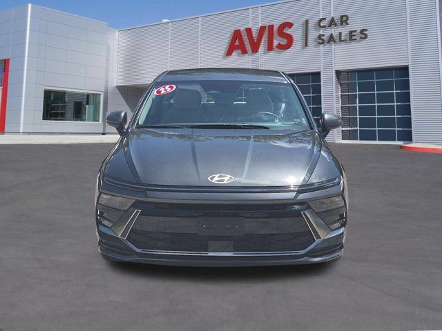 Used 2025 Hyundai Sonata SEL FWD image 2