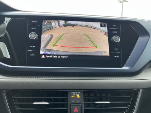 Used 2024 Volkswagen Taos SE FWD image 4