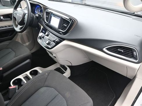 Used 2023 Chrysler Voyager LX FWD image 37