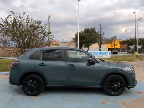 Used 2023 Honda HR-V Sport image 2