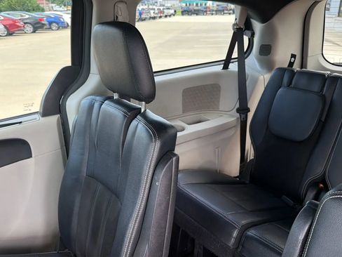 Used 2019 Dodge Grand Caravan SXT w/ Driver Convenience Group FWD image 44