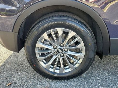 Used 2025 Cadillac XT4 Premium Luxury FWD image 5