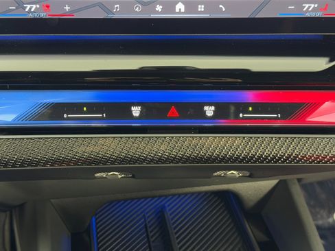 Used 2025 BMW M5 w/ Carbon Package image 32