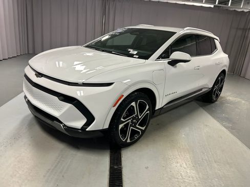 Used 2024 Chevrolet Equinox EV LT image 3