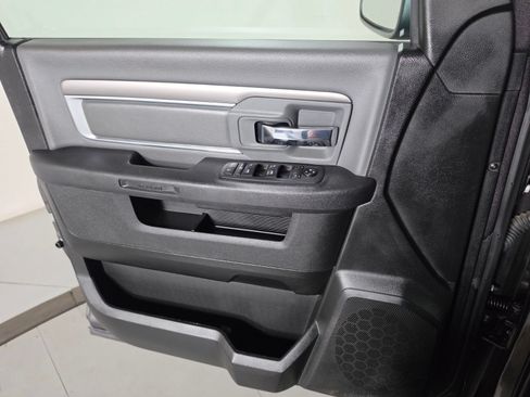 Used 2022 RAM 1500 Classic SLT AWD/4WD image 32