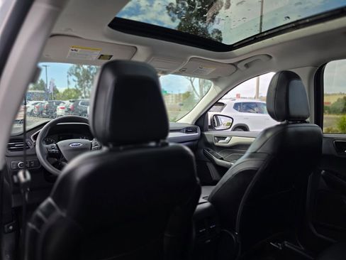 Used 2022 Ford Escape SEL image 16