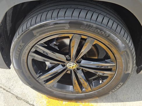 Used 2023 Volkswagen Atlas SEL R-Line AWD/4WD image 10