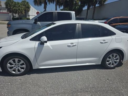 Used 2021 Toyota Corolla LE FWD image 5
