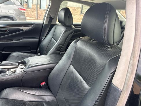 Used 2013 Lexus LS 460 AWD w/ Comfort Pkg image 34