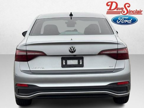Used 2022 Volkswagen Jetta SE w/ Panoramic Sunroof Package image 8