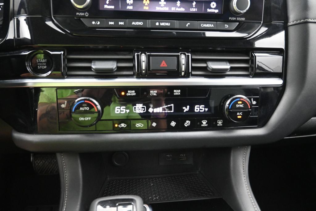 Used 2025 Nissan Pathfinder SV FWD image 17
