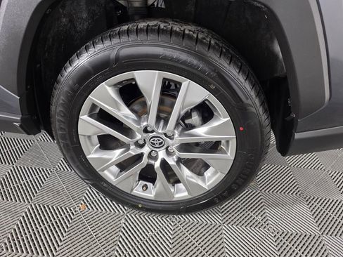 Used 2020 Toyota RAV4 XLE Premium image 20